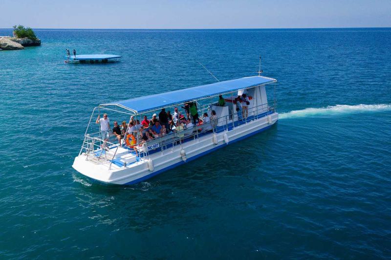 SeaWorld Explorer Curaçao – Semi-Submarine Underwater Tour