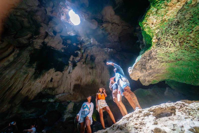 Curaçao Highlights Tour – City, Hato Caves & Beach Experience