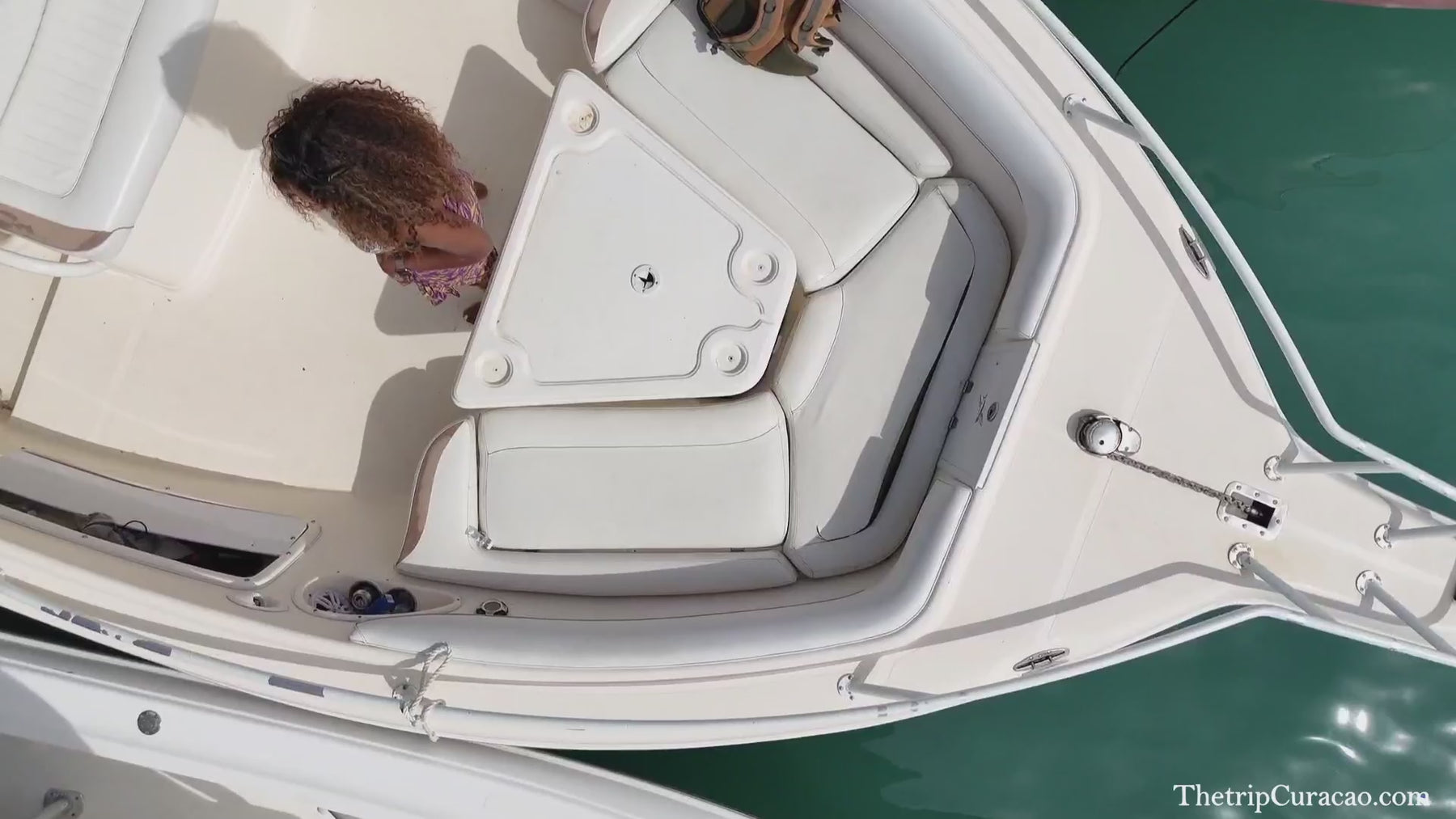 Fuik bay 33ft center console boat charter