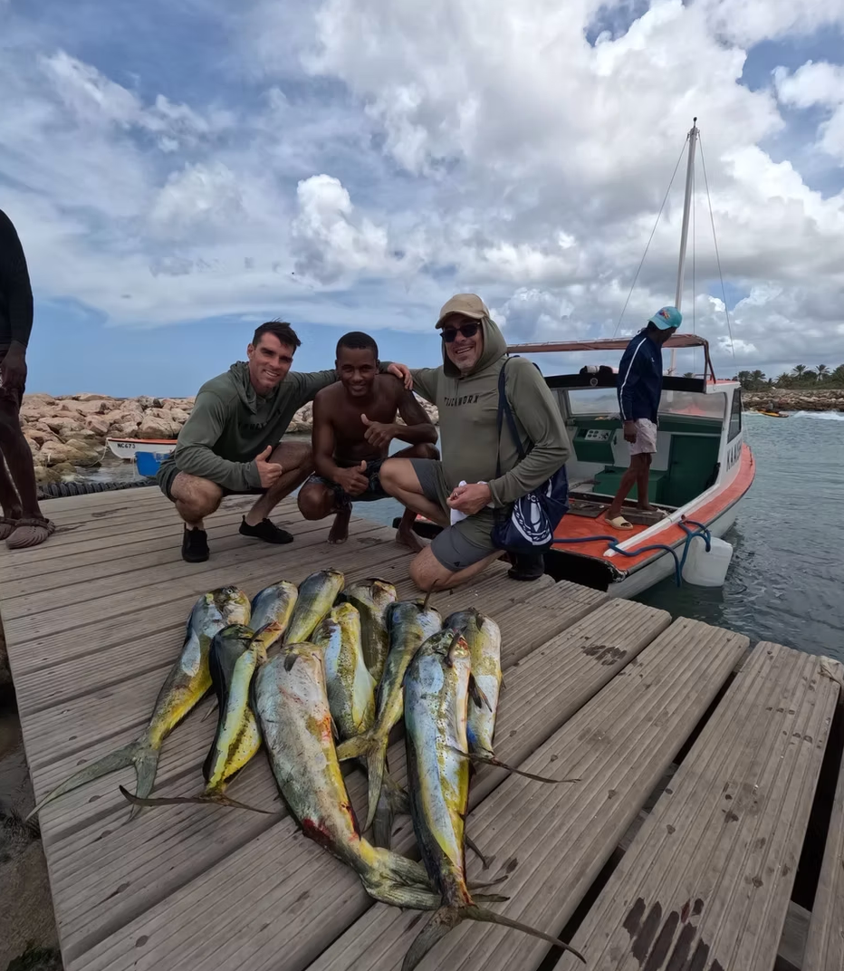 4 hours Offshore fishing 27-ft center console fiberglass