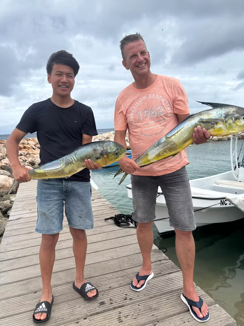 4 hours Offshore fishing 27-ft center console fiberglass