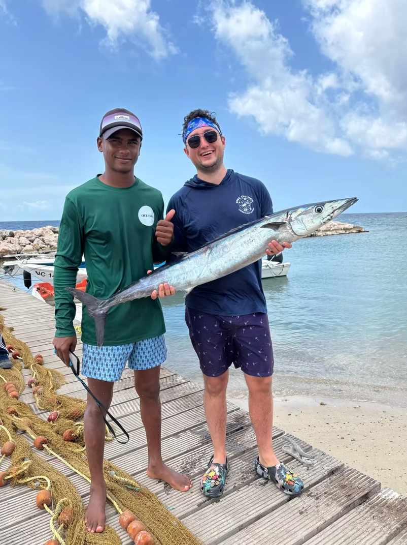 4 hours Offshore fishing 27-ft center console fiberglass