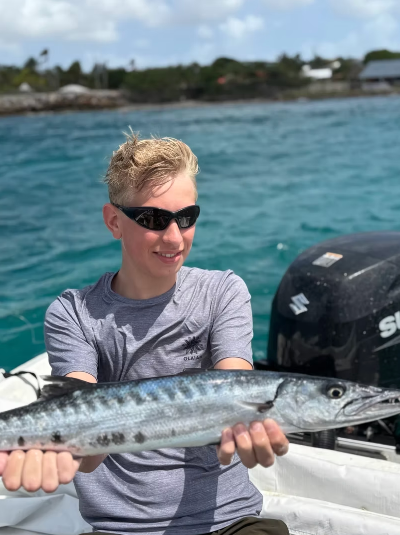 4 hours Offshore fishing 27-ft center console fiberglass