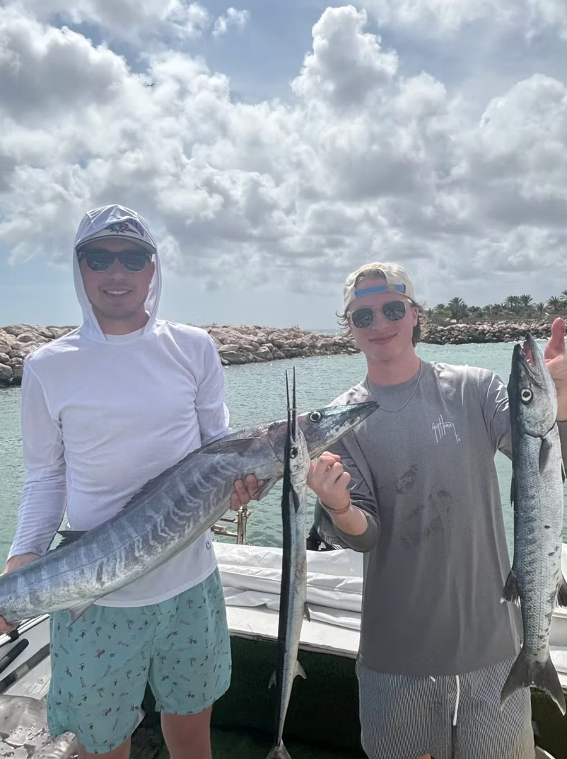 4 hours Offshore fishing 27-ft center console fiberglass